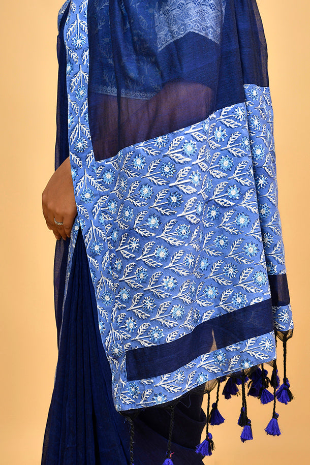 Elegant Handloom Mul Cotton Navy Blue Saree with White and Blue Accents